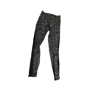 Lululemon Patterned Black & White Active Leggings – Size 6